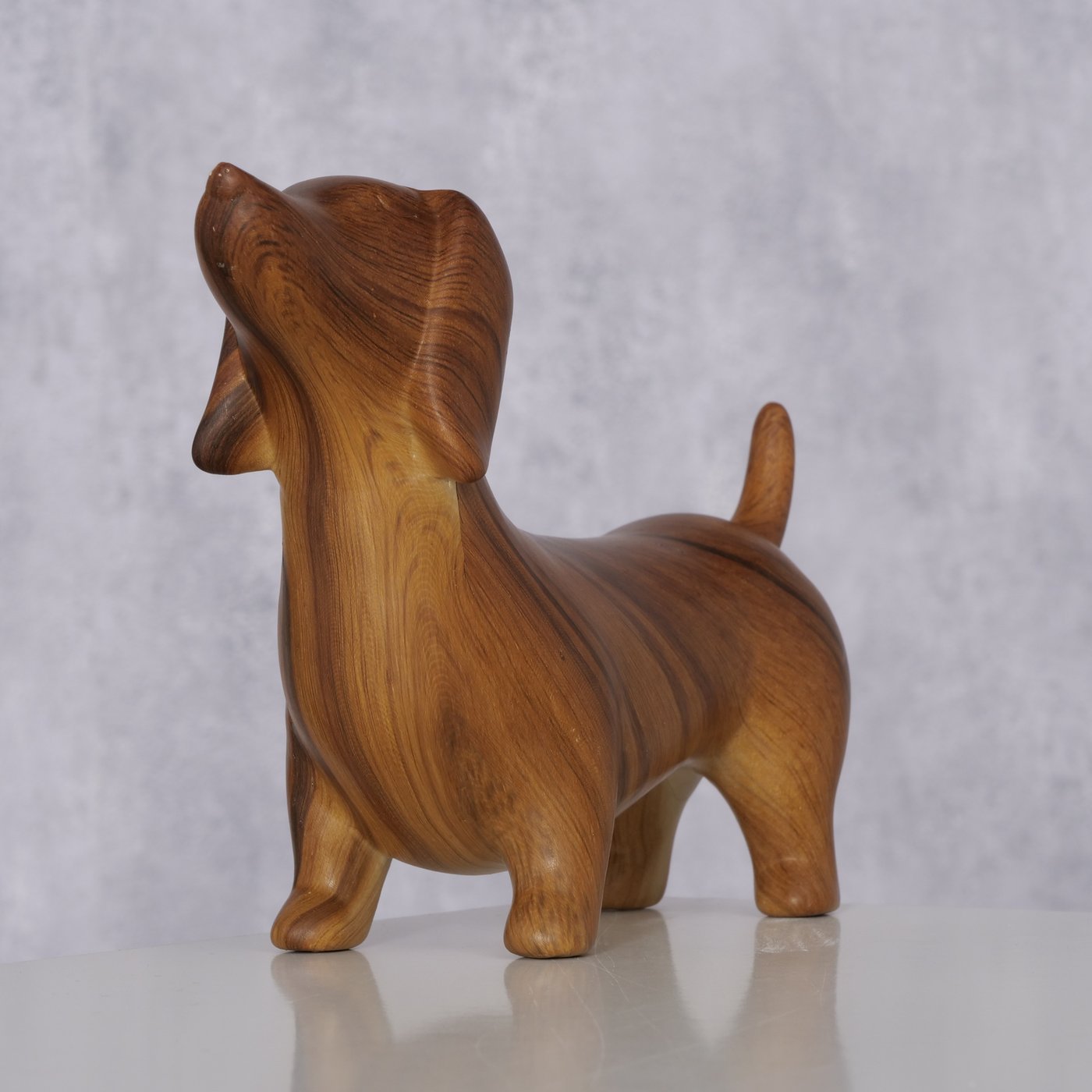 Beeld tekkel Wilhelmy H13,5cm dolomiet hout-look bruin